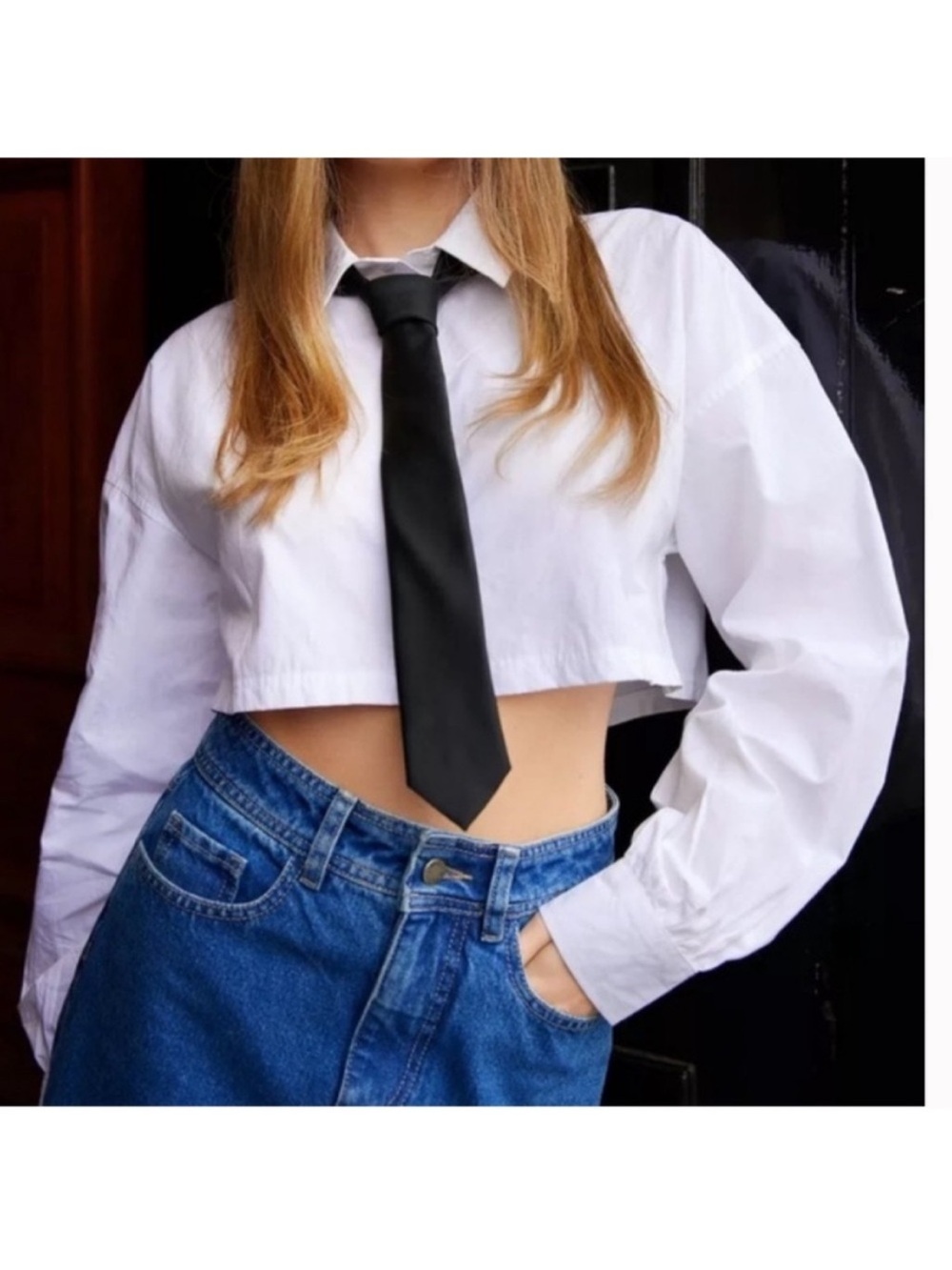 Open edit crop bottom down white shirt. Size M.